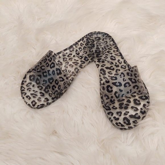 Beach by Matisse Leopard Jelly Slides - Picture 6 of 6